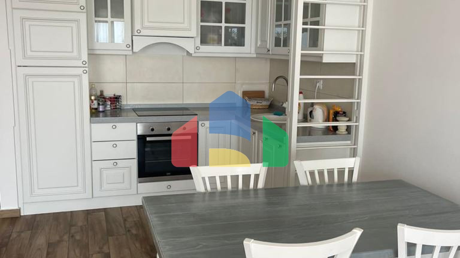 Эксклюзивный апартамент с двумя спальнями на 1 линии моря- работающий бизнес!