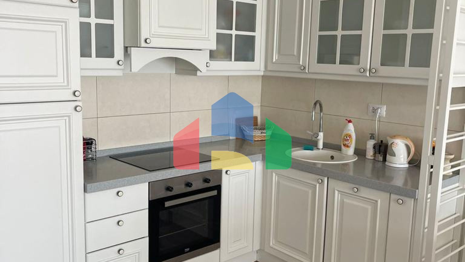 Эксклюзивный апартамент с двумя спальнями на 1 линии моря- работающий бизнес!