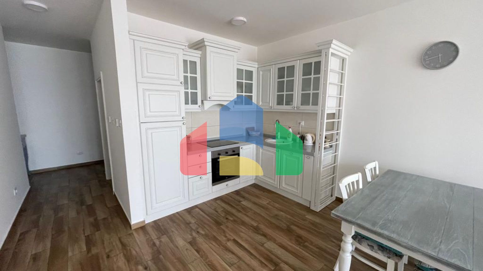 Эксклюзивный апартамент с двумя спальнями на 1 линии моря- работающий бизнес!