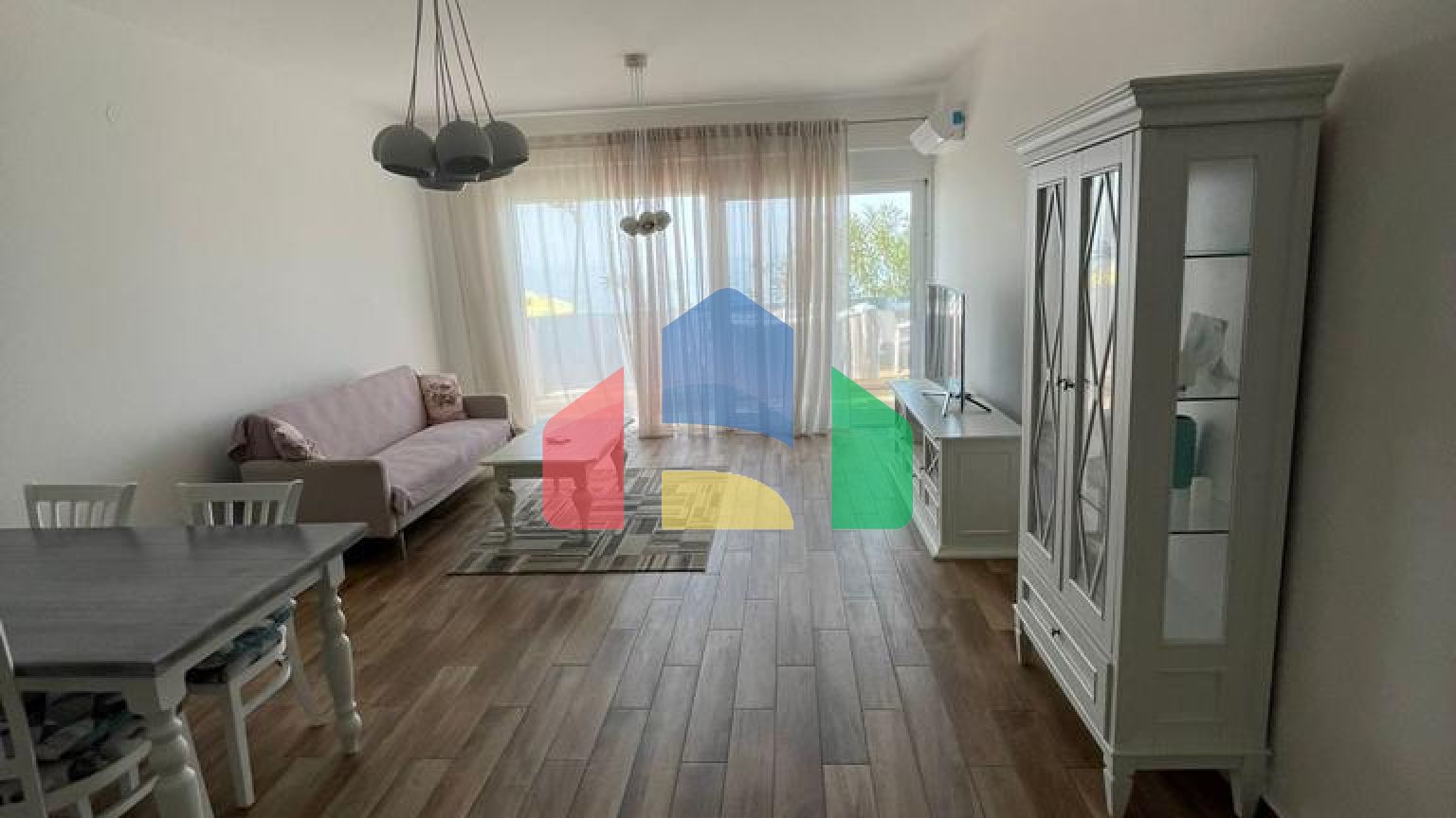 Эксклюзивный апартамент с двумя спальнями на 1 линии моря- работающий бизнес!