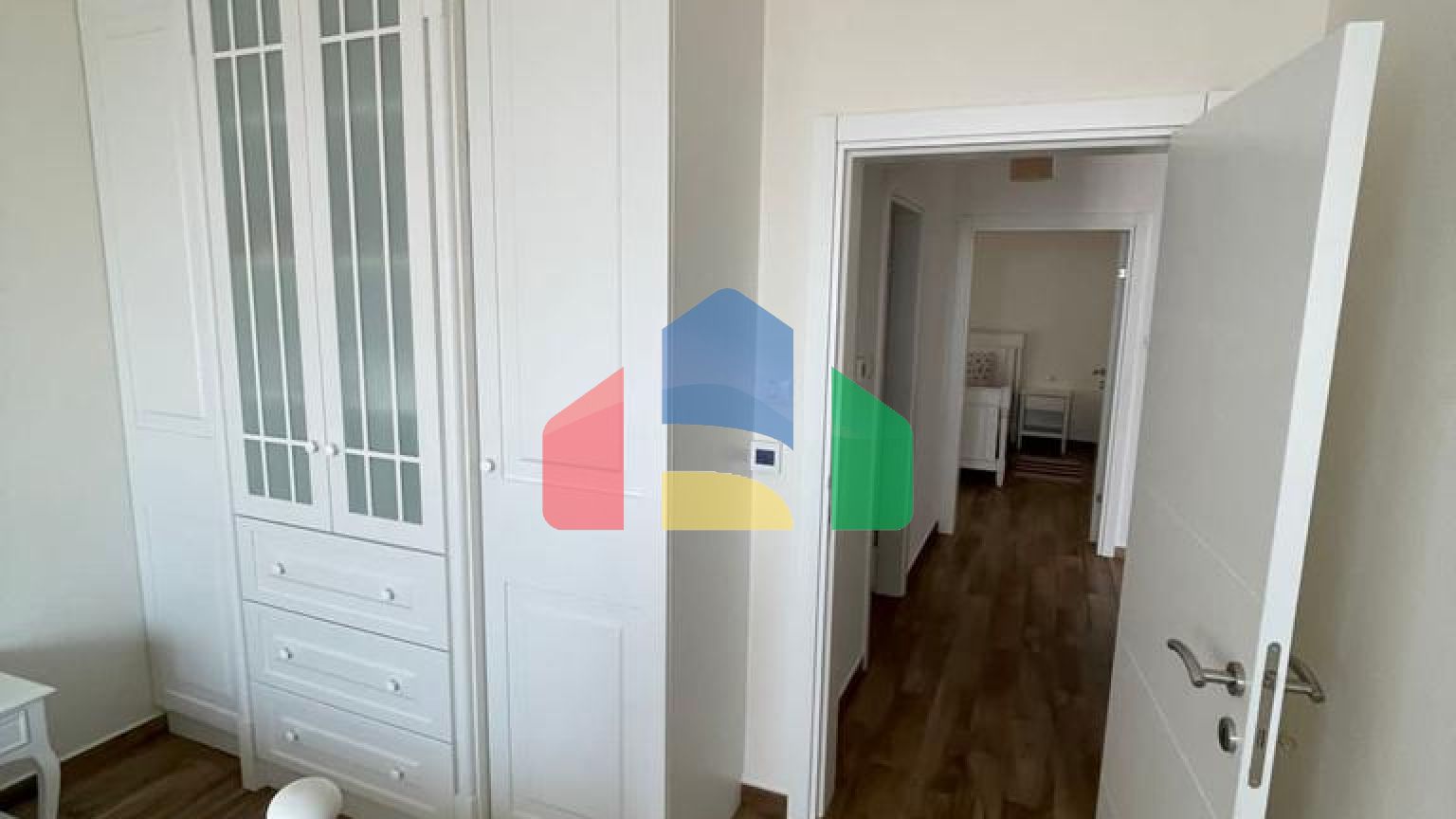 Эксклюзивный апартамент с двумя спальнями на 1 линии моря- работающий бизнес!