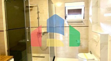 Большой пентхаус в Добры Воды с 3 спальнями и видом на море в комплексе с бассейном.