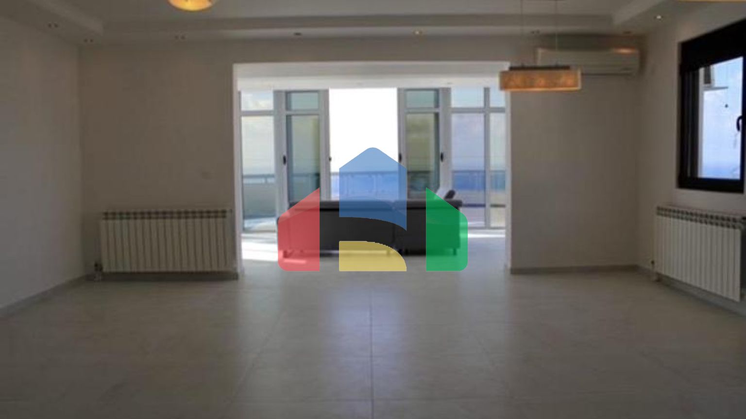 Большой пентхаус в Добры Воды с 3 спальнями и видом на море в комплексе с бассейном.