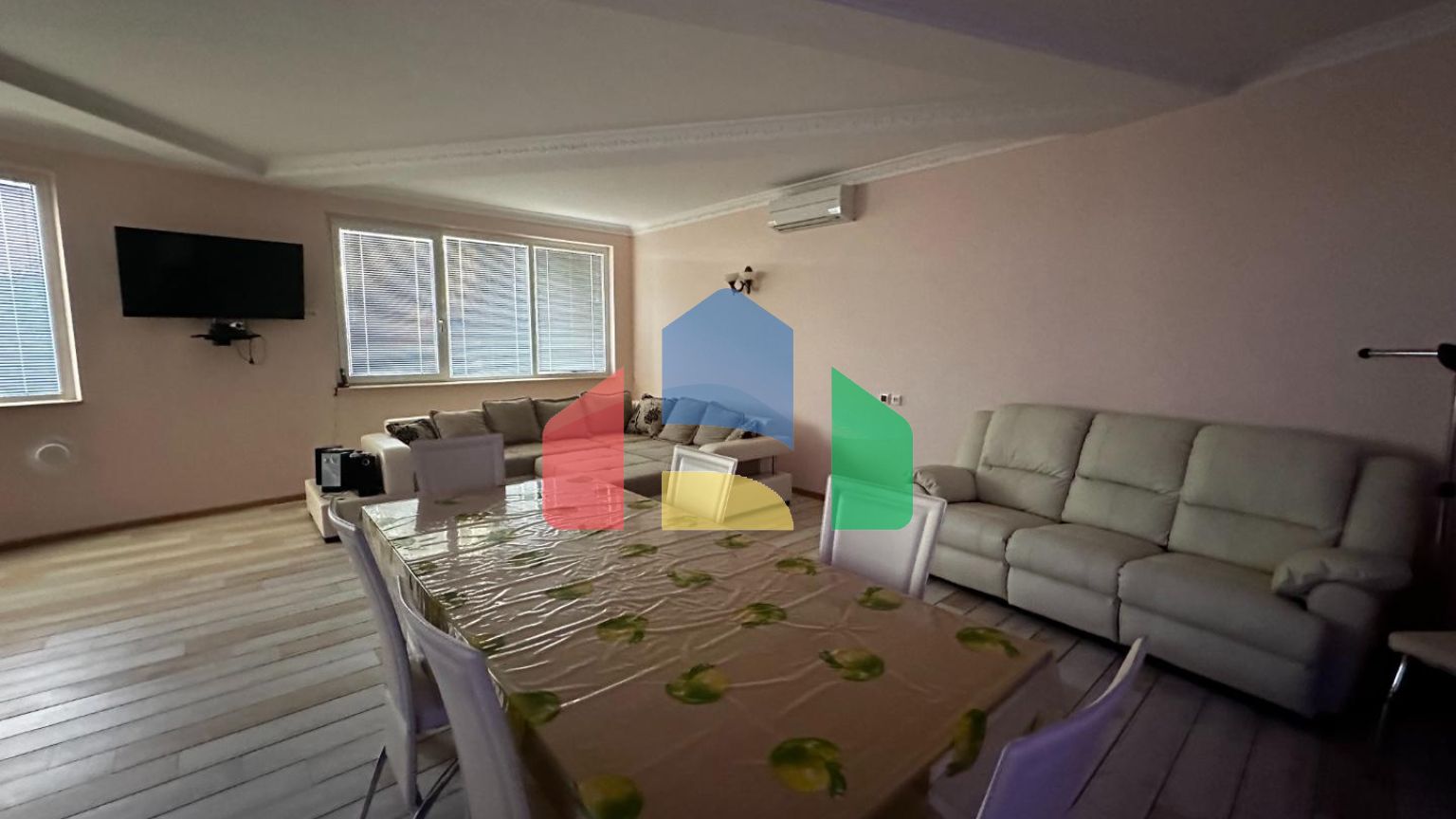 Трехэтажная вилла в итальянском стиле