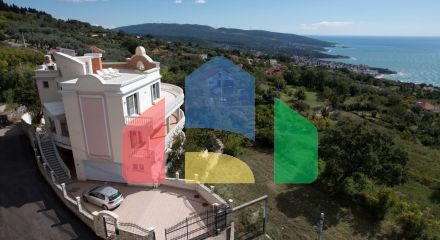 Трехэтажная вилла в итальянском стиле