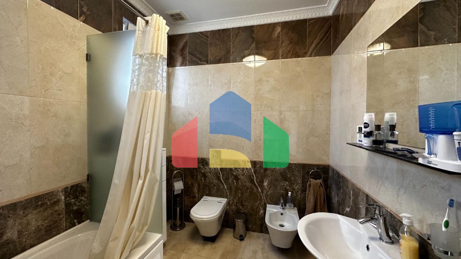 Трехэтажная вилла в итальянском стиле