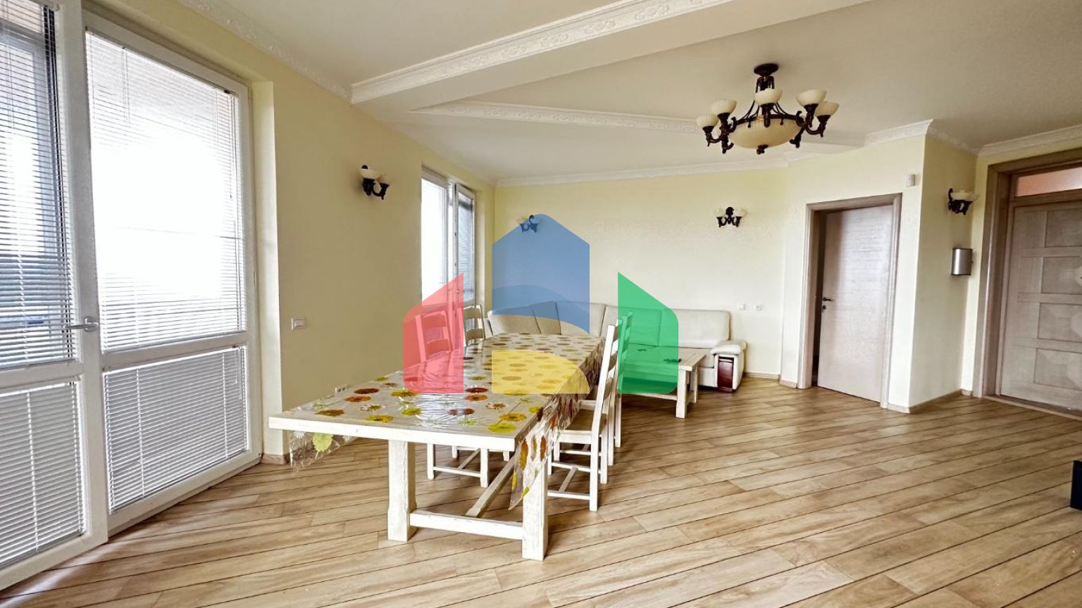 Трехэтажная вилла в итальянском стиле