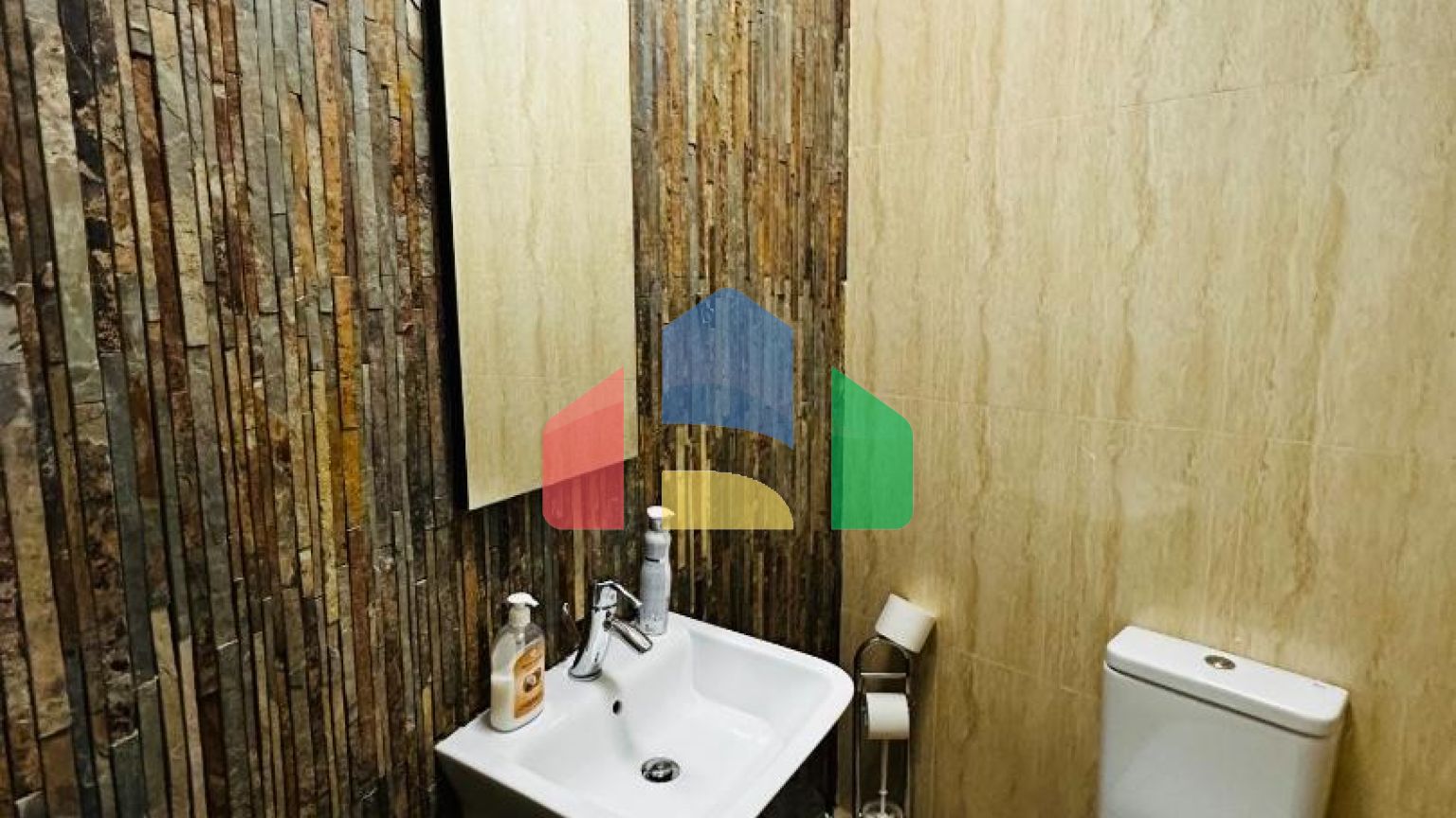 Трехэтажная вилла в итальянском стиле