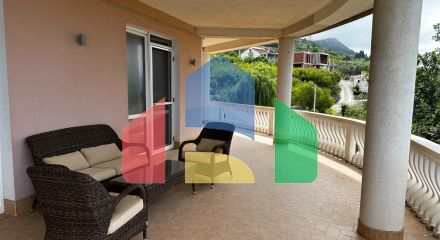 Трехэтажная вилла в итальянском стиле