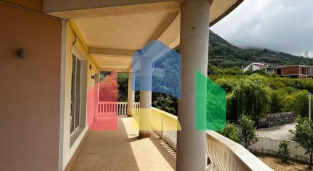 Трехэтажная вилла в итальянском стиле