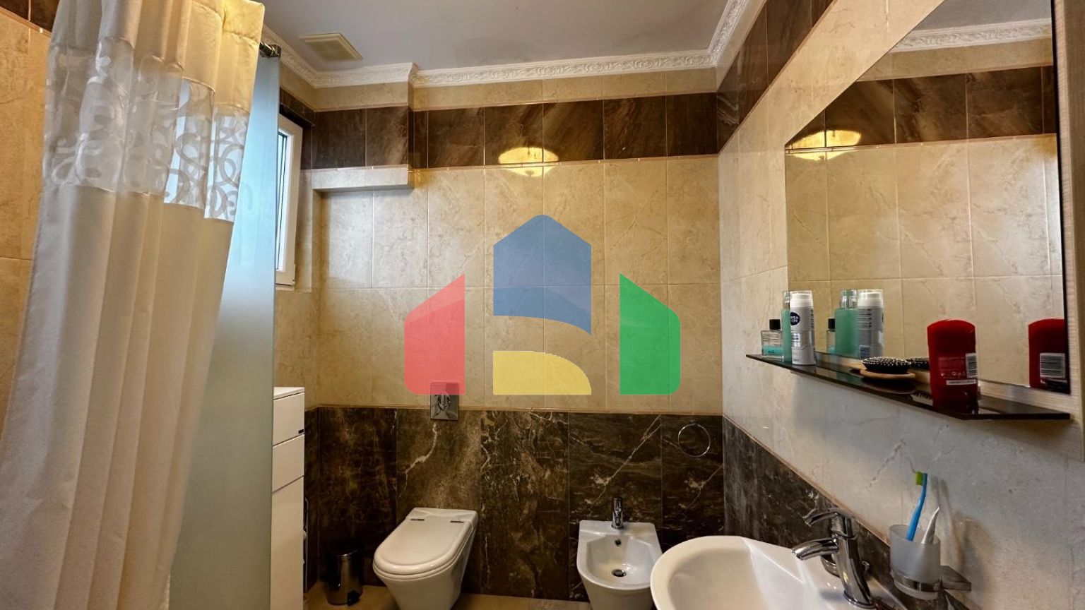 Трехэтажная вилла в итальянском стиле