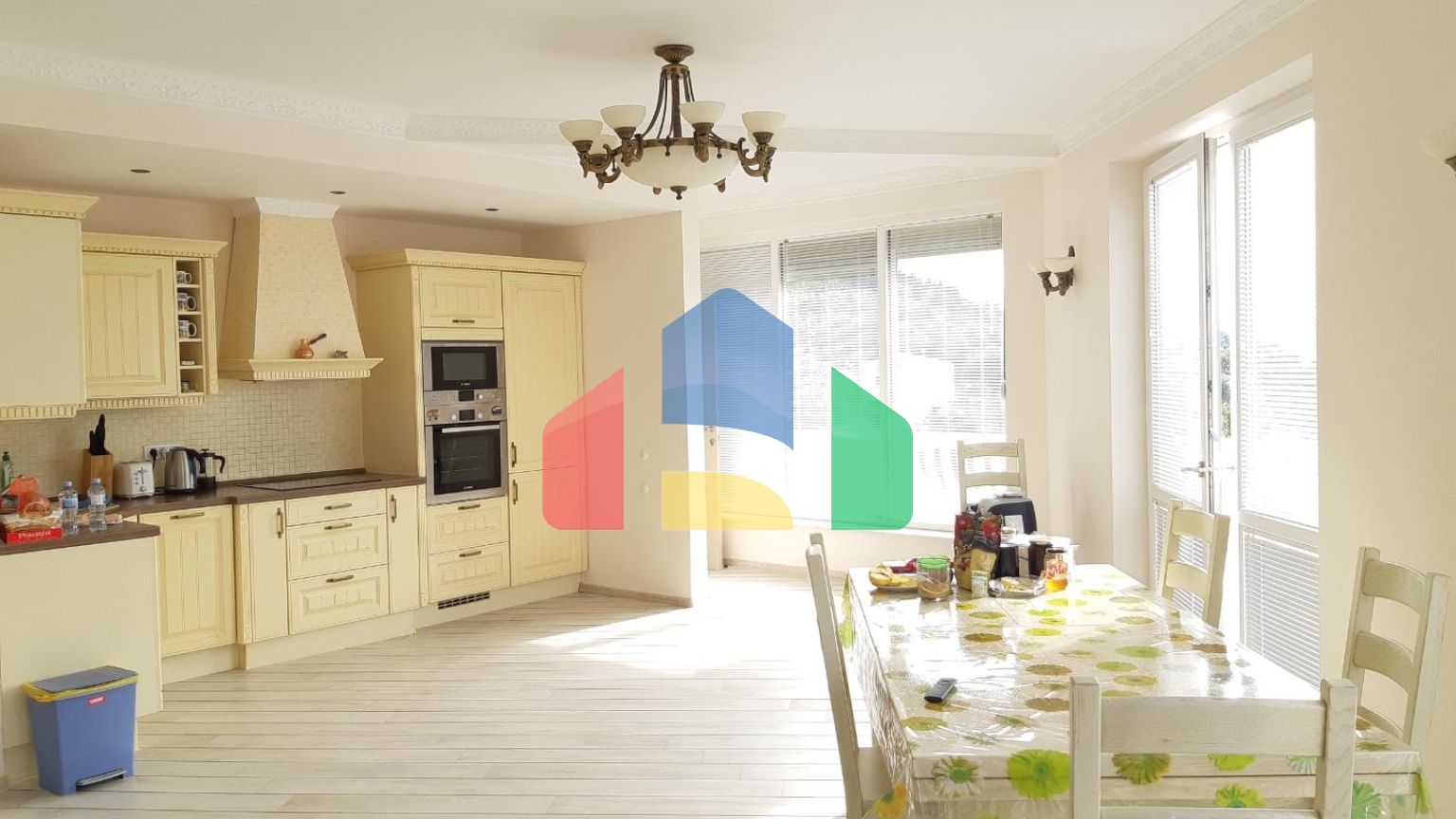 Трехэтажная вилла в итальянском стиле