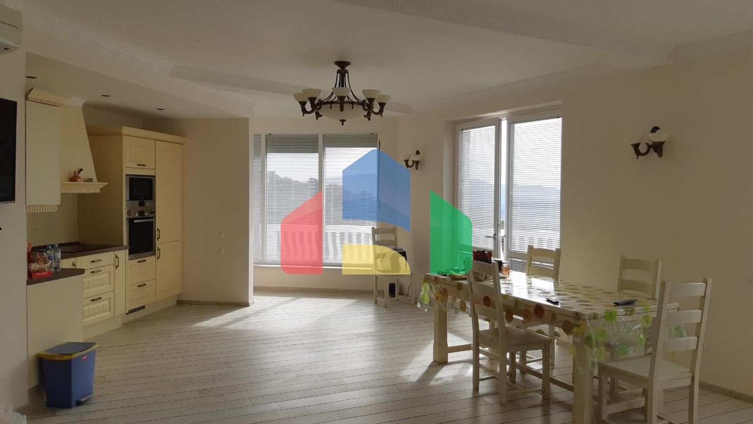 Трехэтажная вилла в итальянском стиле