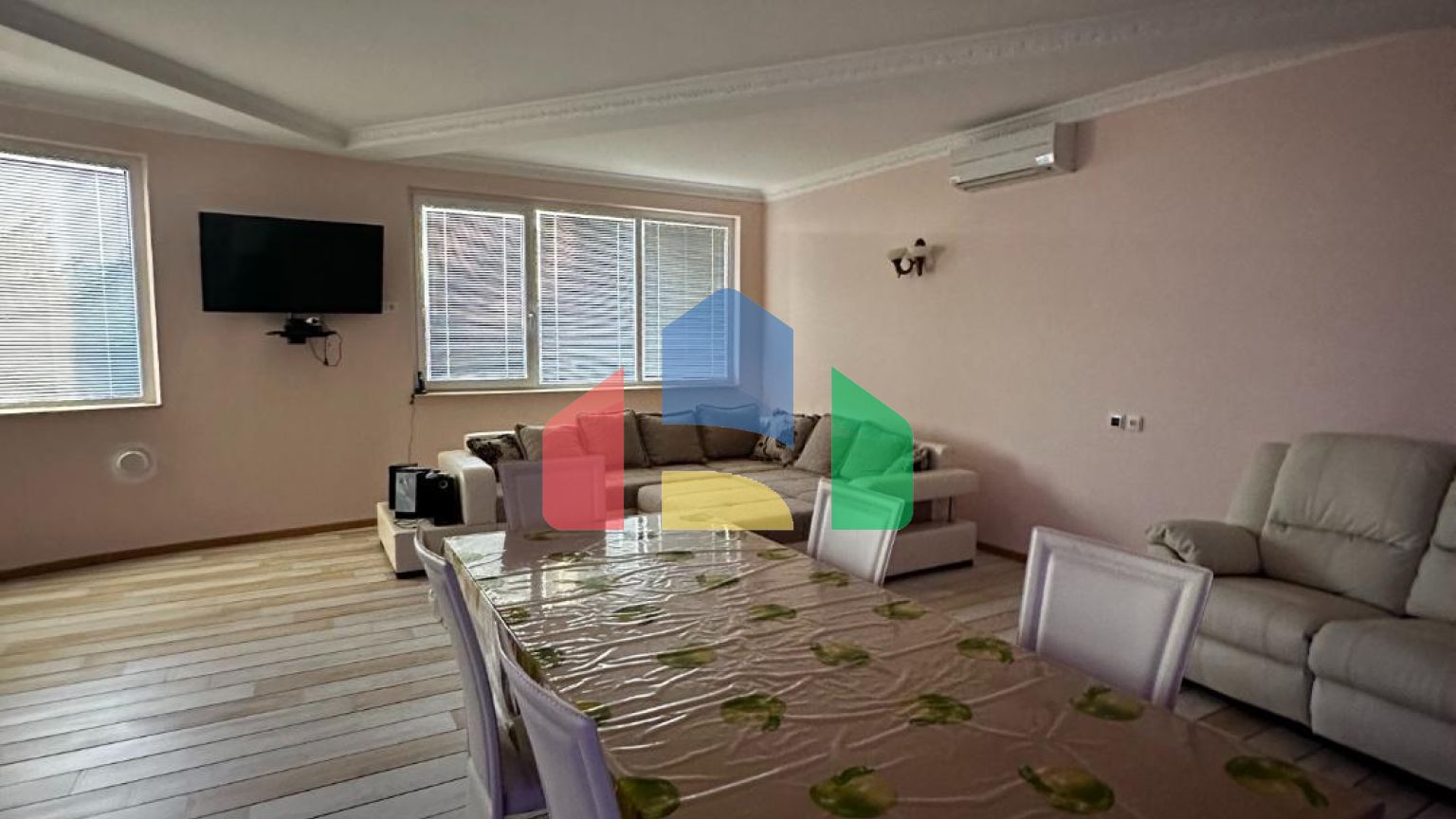 Трехэтажная вилла в итальянском стиле