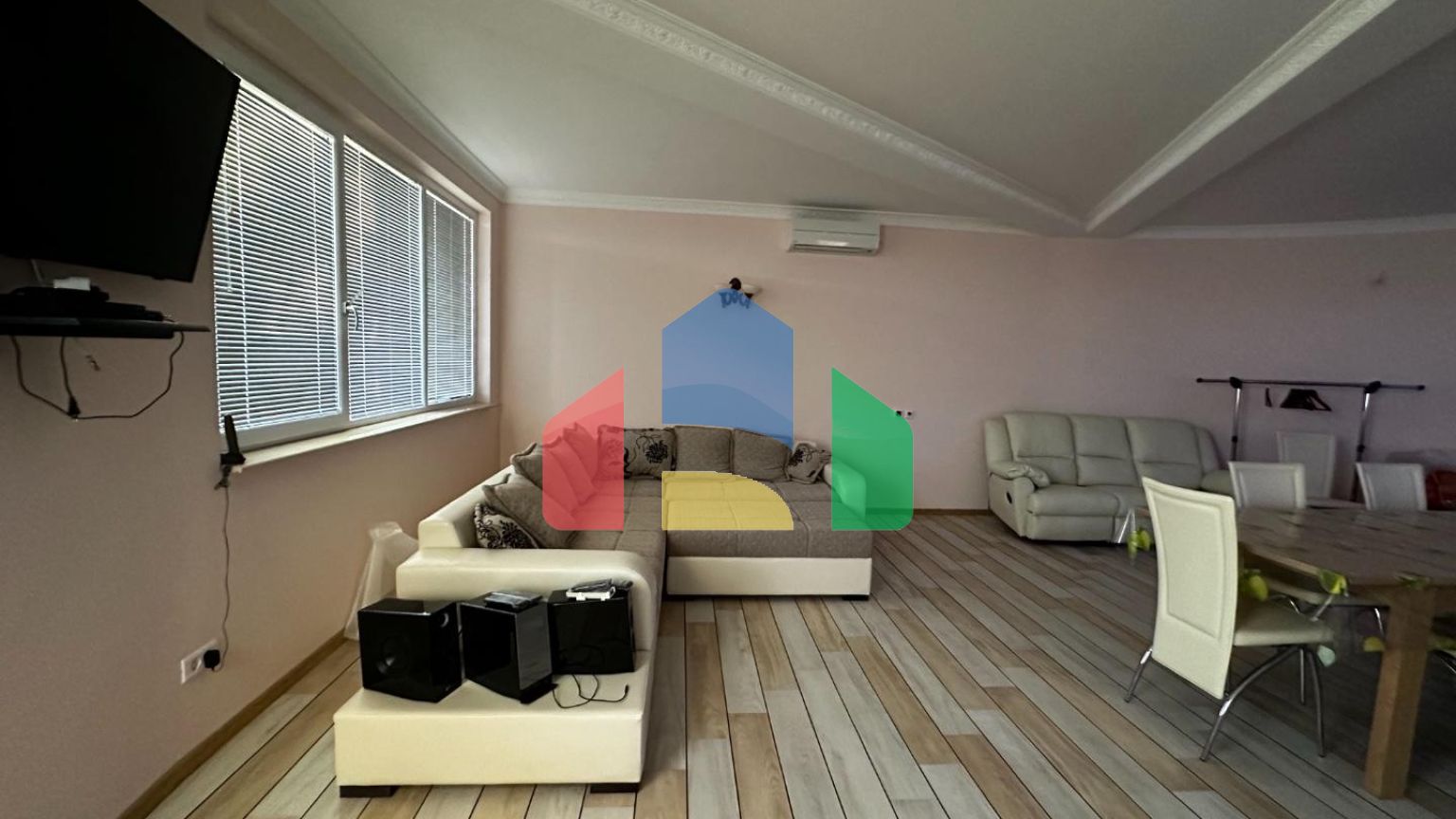 Трехэтажная вилла в итальянском стиле