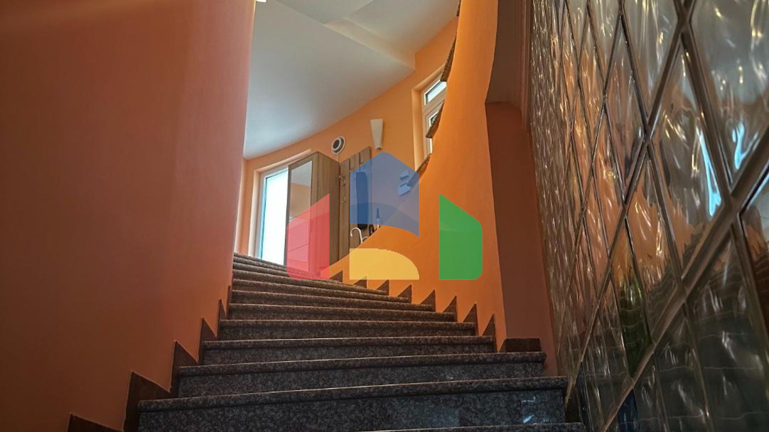 Трехэтажная вилла в итальянском стиле