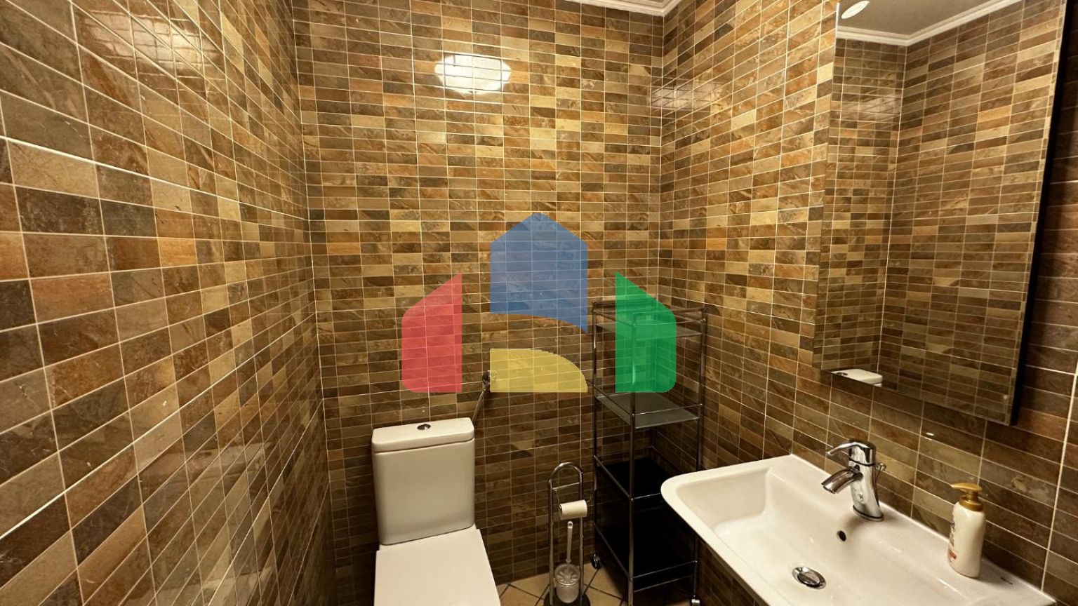 Трехэтажная вилла в итальянском стиле