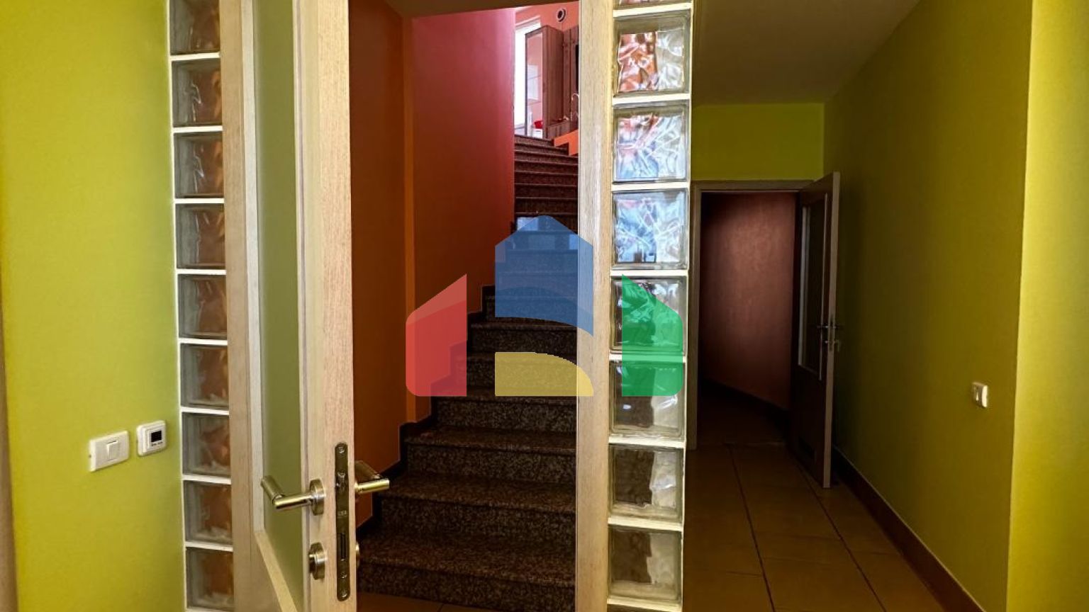 Трехэтажная вилла в итальянском стиле