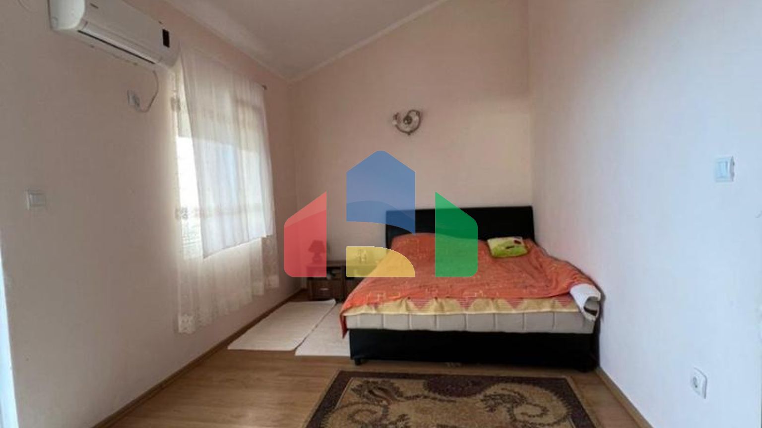 Трехэтажный дом  в Добра Вода