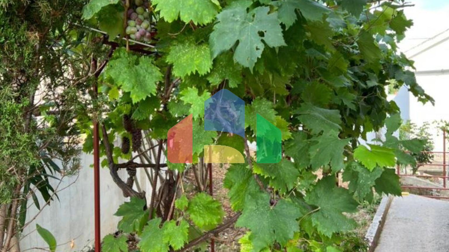 Трехэтажный дом  в Добра Вода