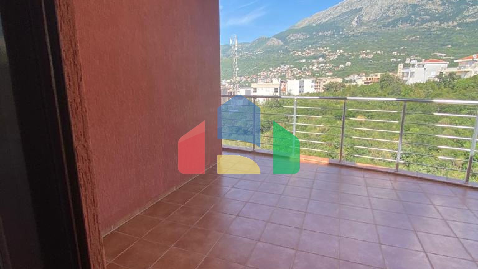 Пентхаус в комплексе на 1 линии Добра Вода