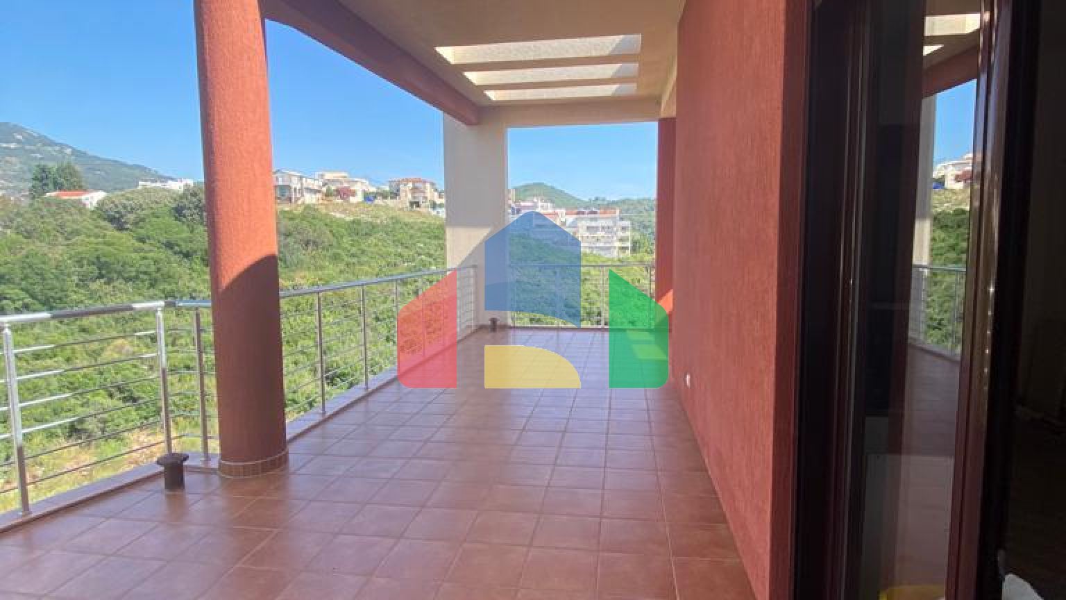 Пентхаус в комплексе на 1 линии Добра Вода