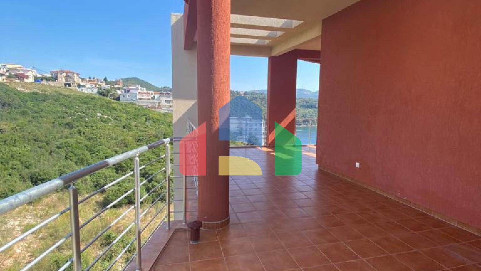 Пентхаус в комплексе на 1 линии Добра Вода