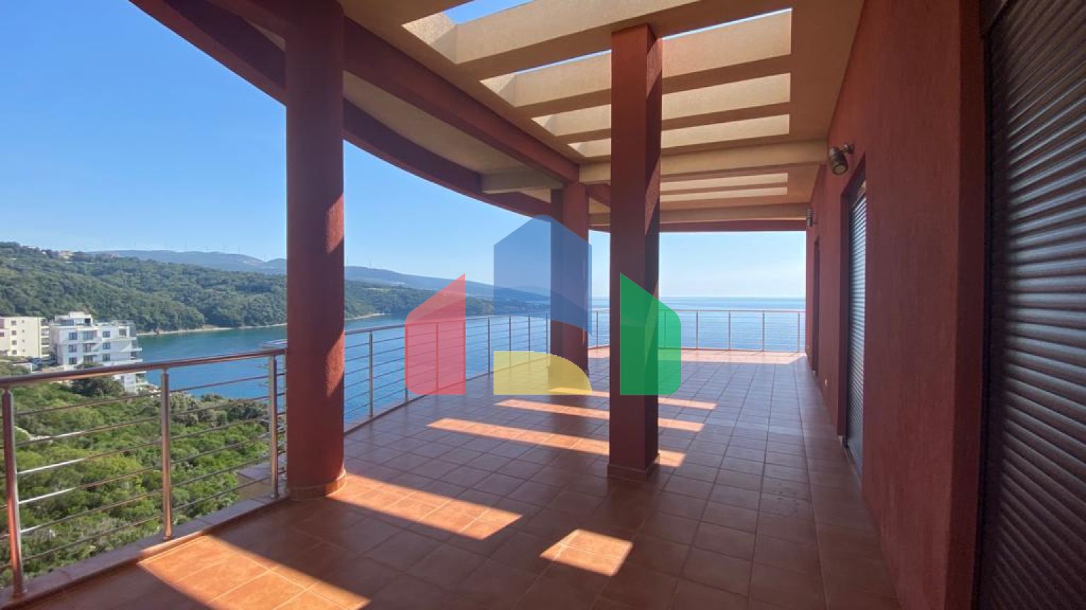 Пентхаус в комплексе на 1 линии Добра Вода