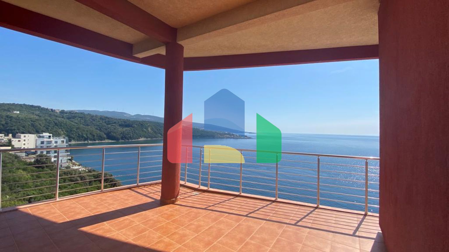 Пентхаус в комплексе на 1 линии Добра Вода