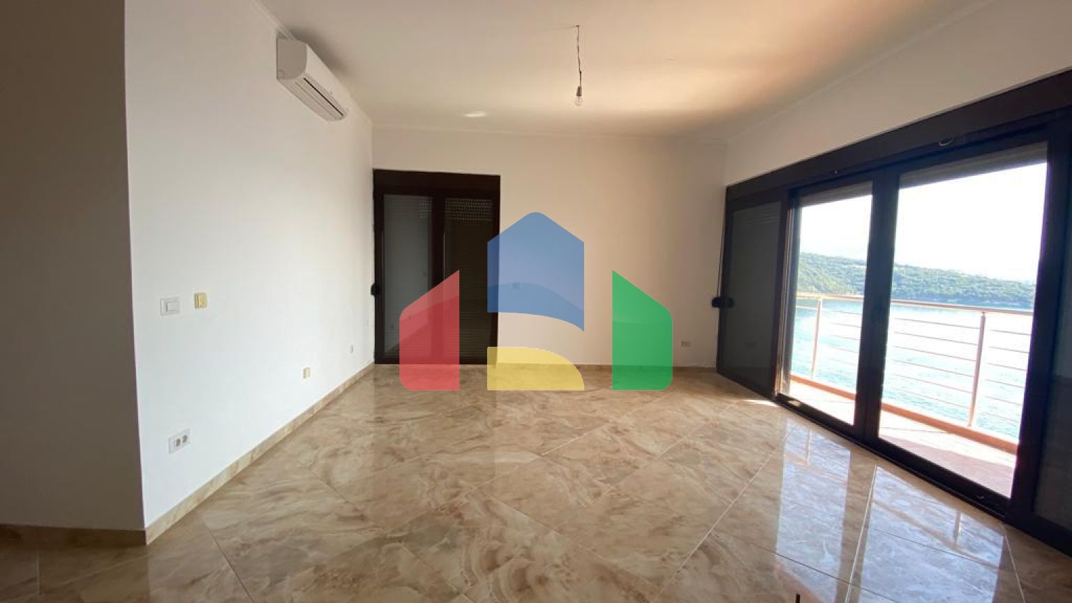 Пентхаус в комплексе на 1 линии Добра Вода