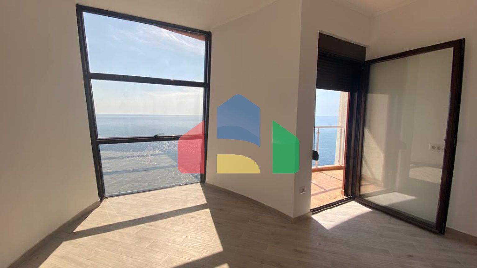 Пентхаус в комплексе на 1 линии Добра Вода