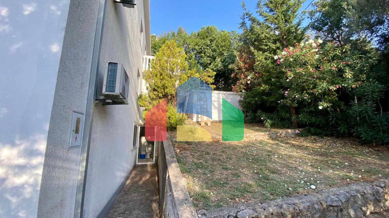 Дом с видом на море в 8 минутах ходьбы до пляжа в Добры Воды.