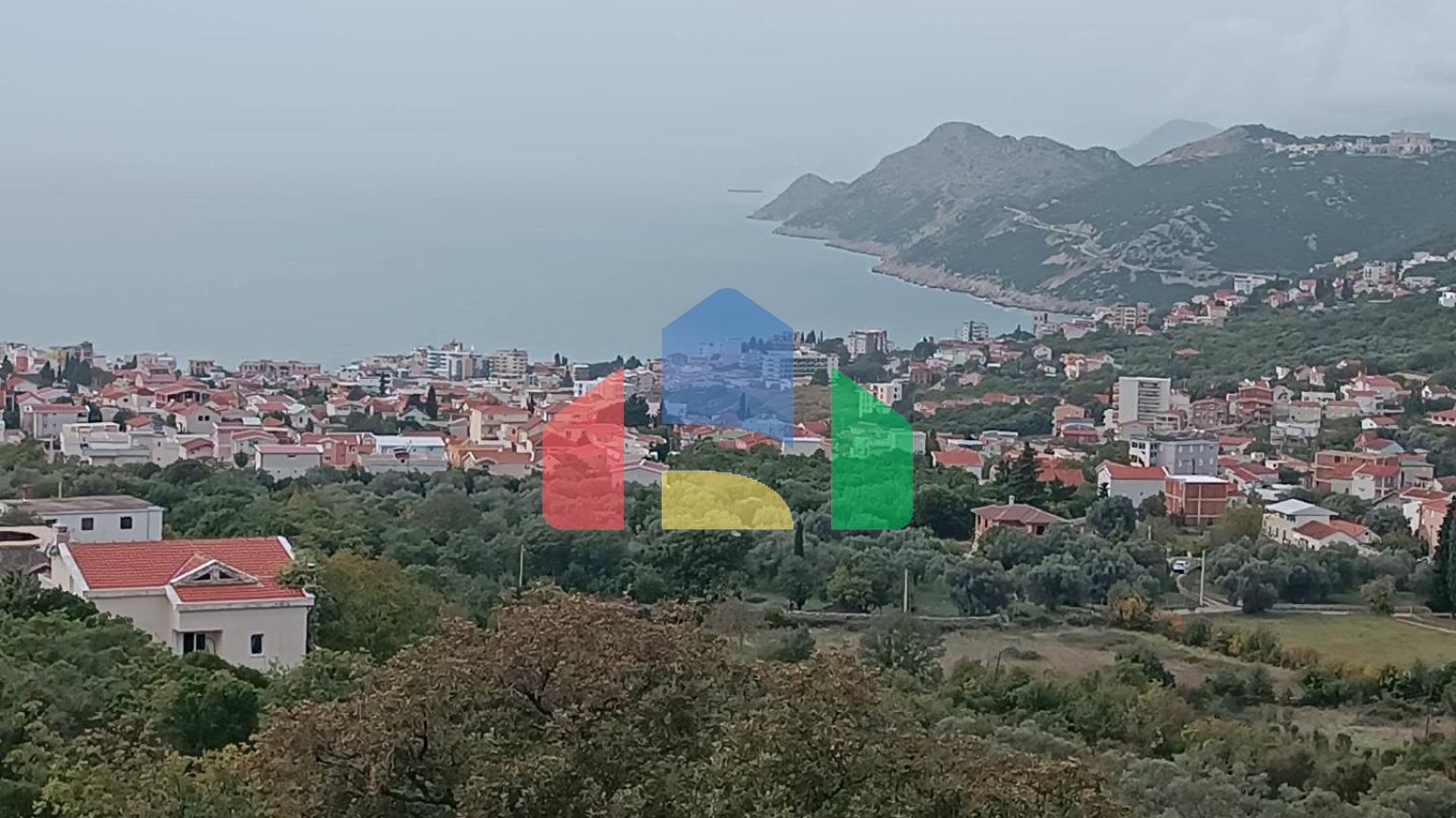 Новый дом с прекрасным панорамным видом на море в Добры воды.