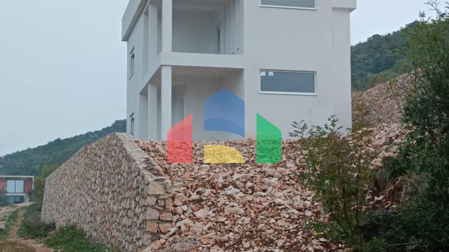 Новый дом с прекрасным панорамным видом на море в Добры воды.