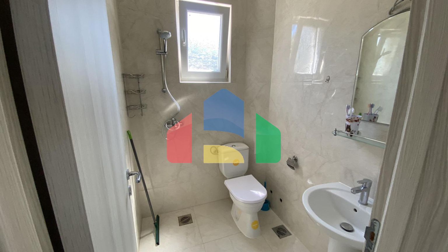 Двухуровневый новый дом с участком в Доброй Воде.