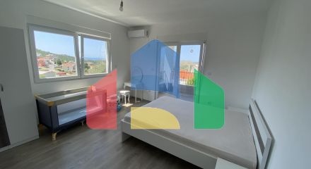 Двухуровневый новый дом с участком в Доброй Воде.