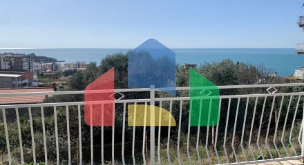 Просторный дом в Добры воды с панорамным видом на море, не далеко от пляжа.