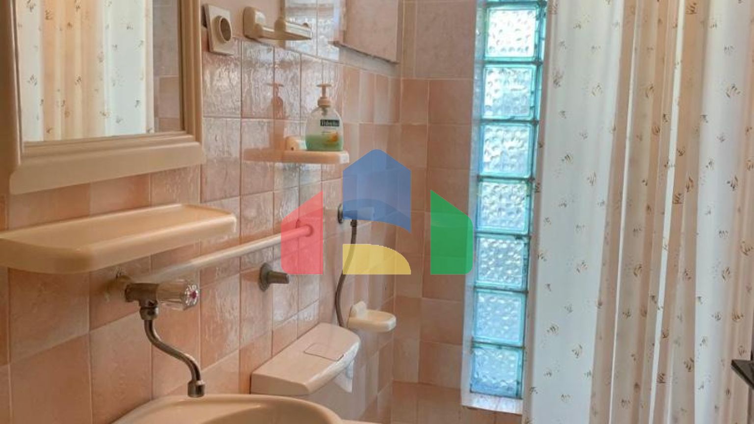 Просторный дом в Добры воды с панорамным видом на море, не далеко от пляжа.