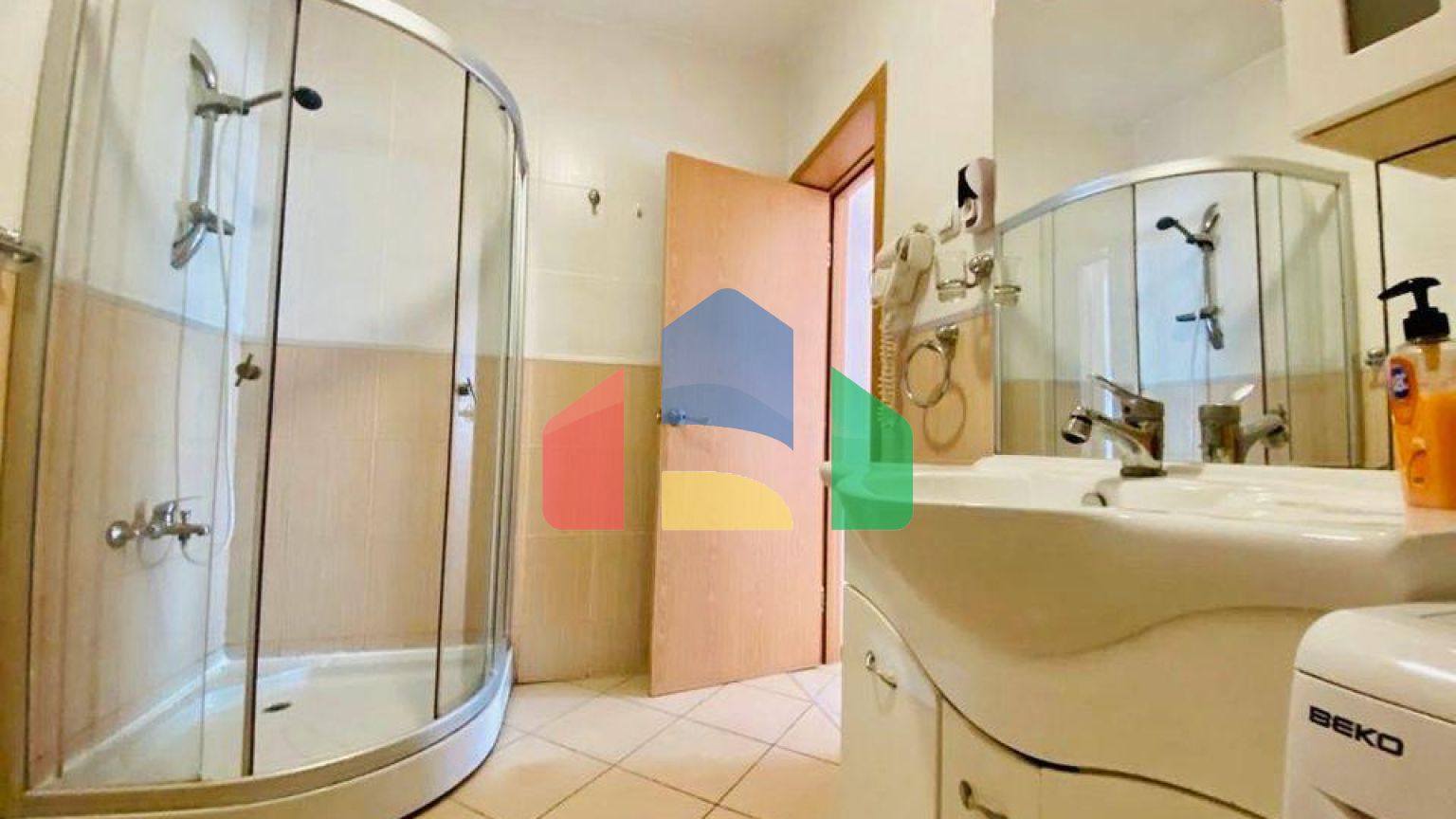 Просторная квартира с 1 спальней, видом на море в Добры воды.