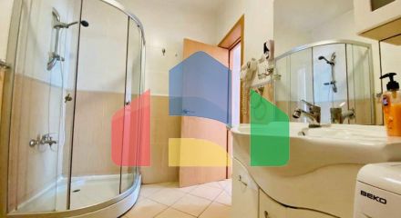 Просторная квартира с 1 спальней, видом на море в Добры воды.