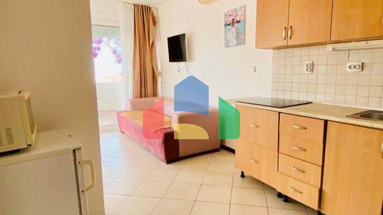 Просторная квартира с 1 спальней, видом на море в Добры воды.