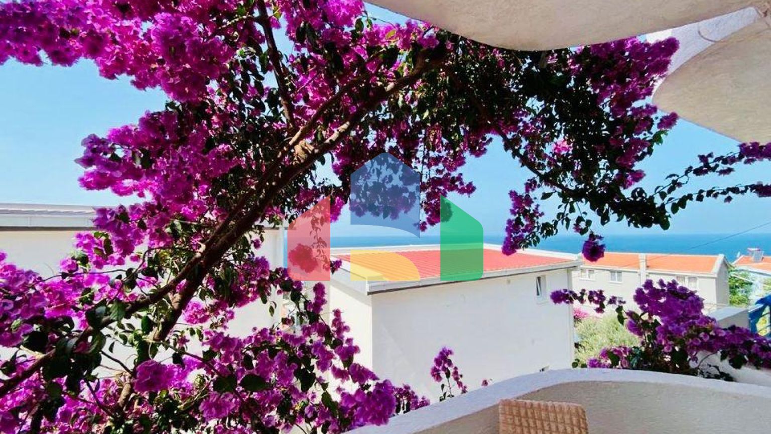 Просторная квартира с 1 спальней, видом на море в Добры воды.