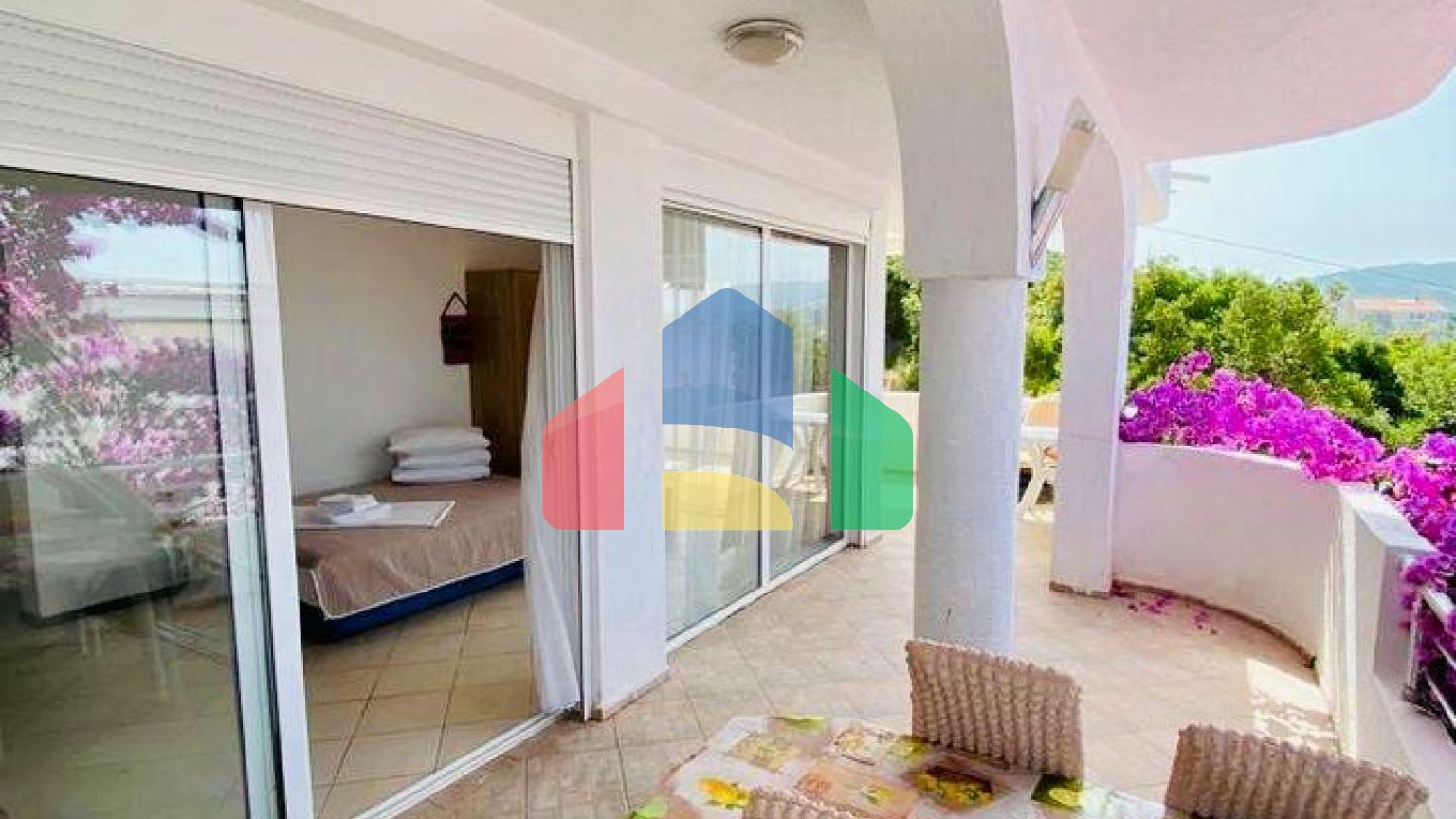 Просторная квартира с 1 спальней, видом на море в Добры воды.