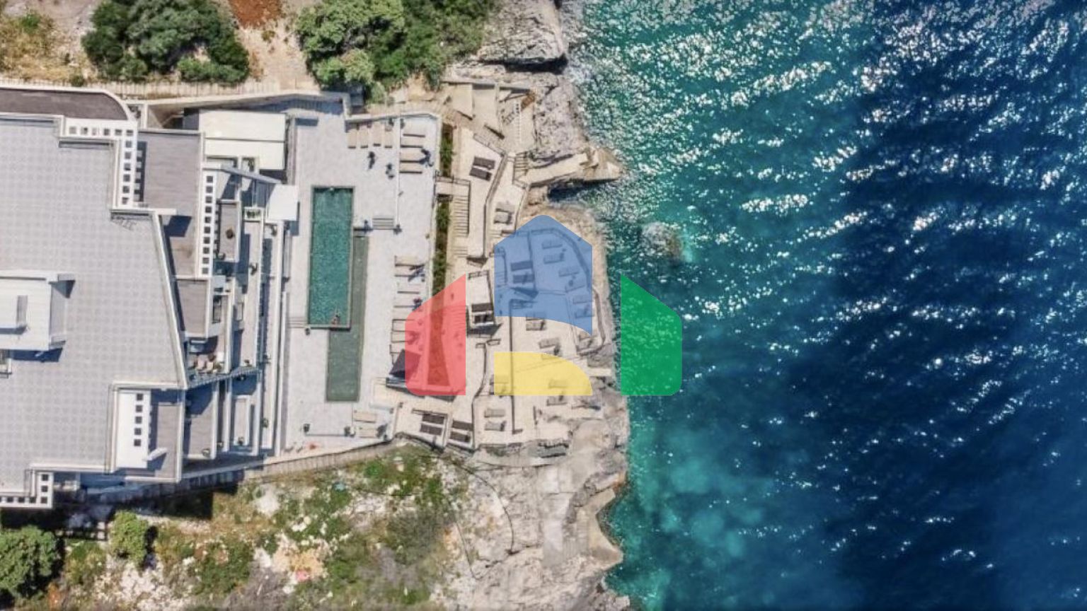 Комфортабельная квартира с 2 спальнями, в 4 звездочном апарт-отеле с бассейном, на берегу моря в Добры Воды.