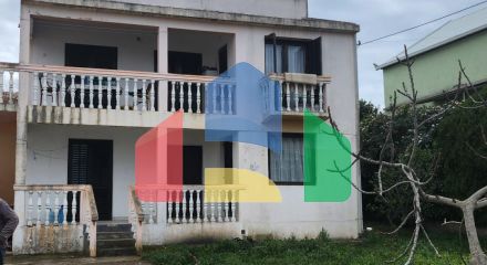 Two-storey house 180m2 for renovation with a large plot of land 600m2 in the village of Dobra Voda
