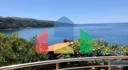 Апартаменты с двумя спальнями на первой линии моря в Добрых Водах