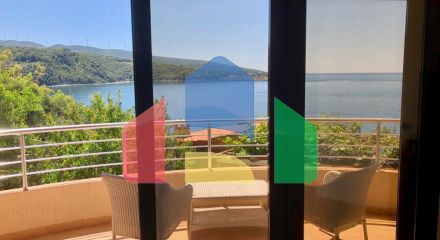 Апартаменты с двумя спальнями на первой линии моря в Добрых Водах