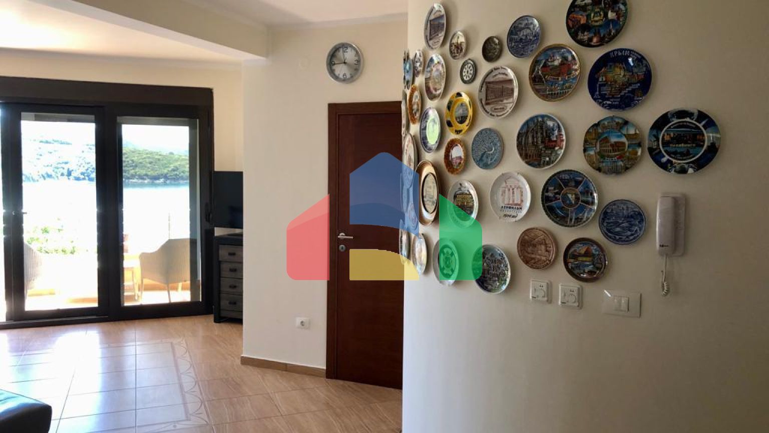 Апартаменты с двумя спальнями на первой линии моря в Добрых Водах