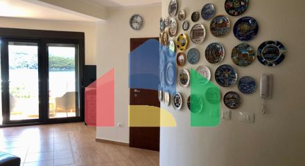 Апартаменты с двумя спальнями на первой линии моря в Добрых Водах