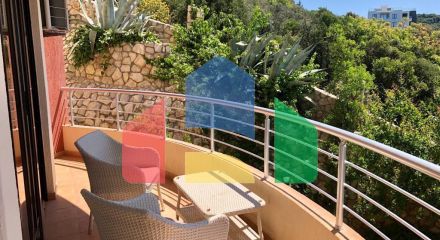 Апартаменты с двумя спальнями на первой линии моря в Добрых Водах